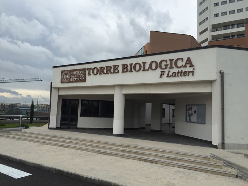 Edificio universitario Torre Biologica