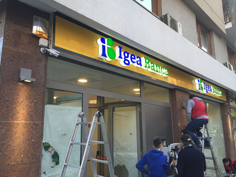 Igea Banca exterior sign installation